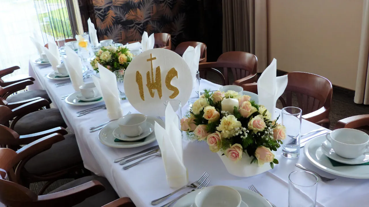 catering komunijny aranżacje stołów