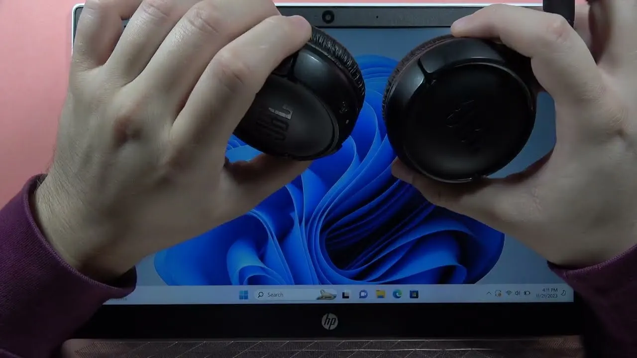 JBL Tune 500BT podłączone do laptopa