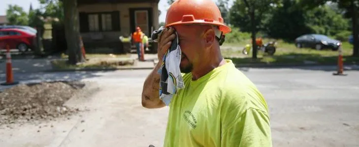 pracownik wykonujący prace brudzące