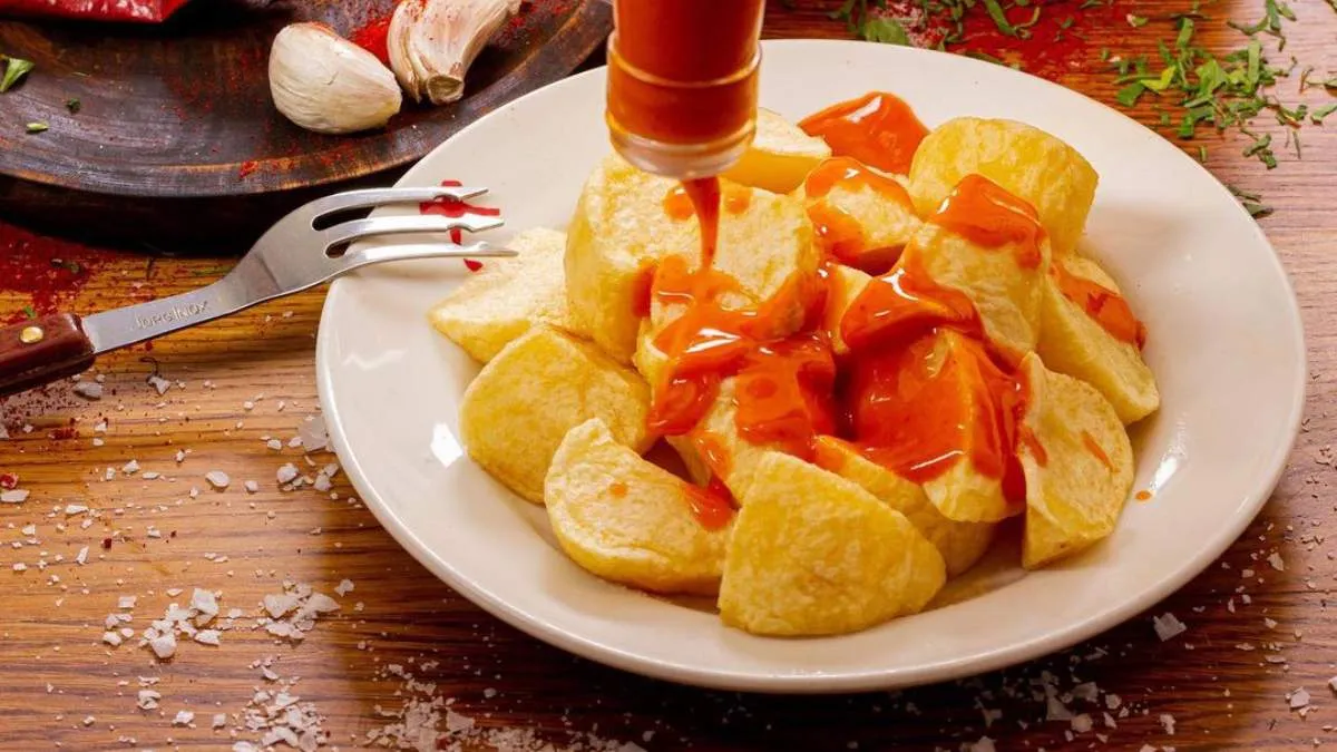 Tapas clásicas de Madrid tortilla croquetas bravas