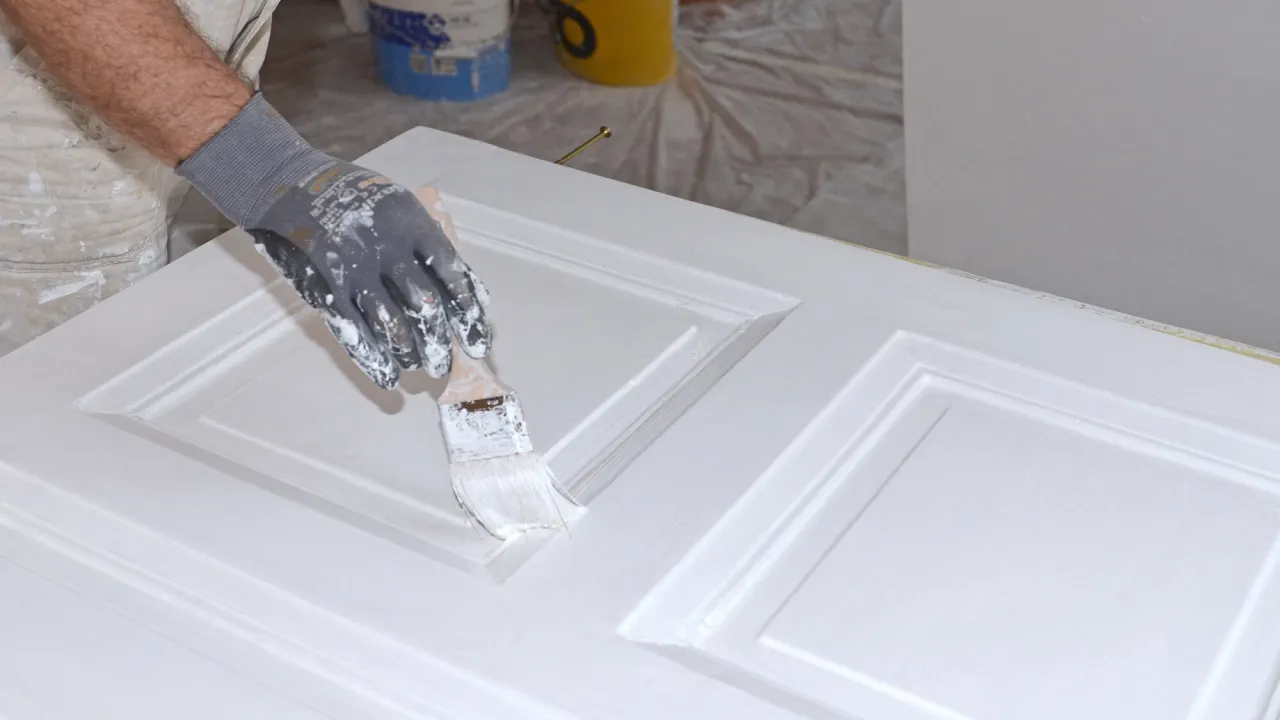 Przygotowanie drzwi z okleiny do malowania krok po kroku