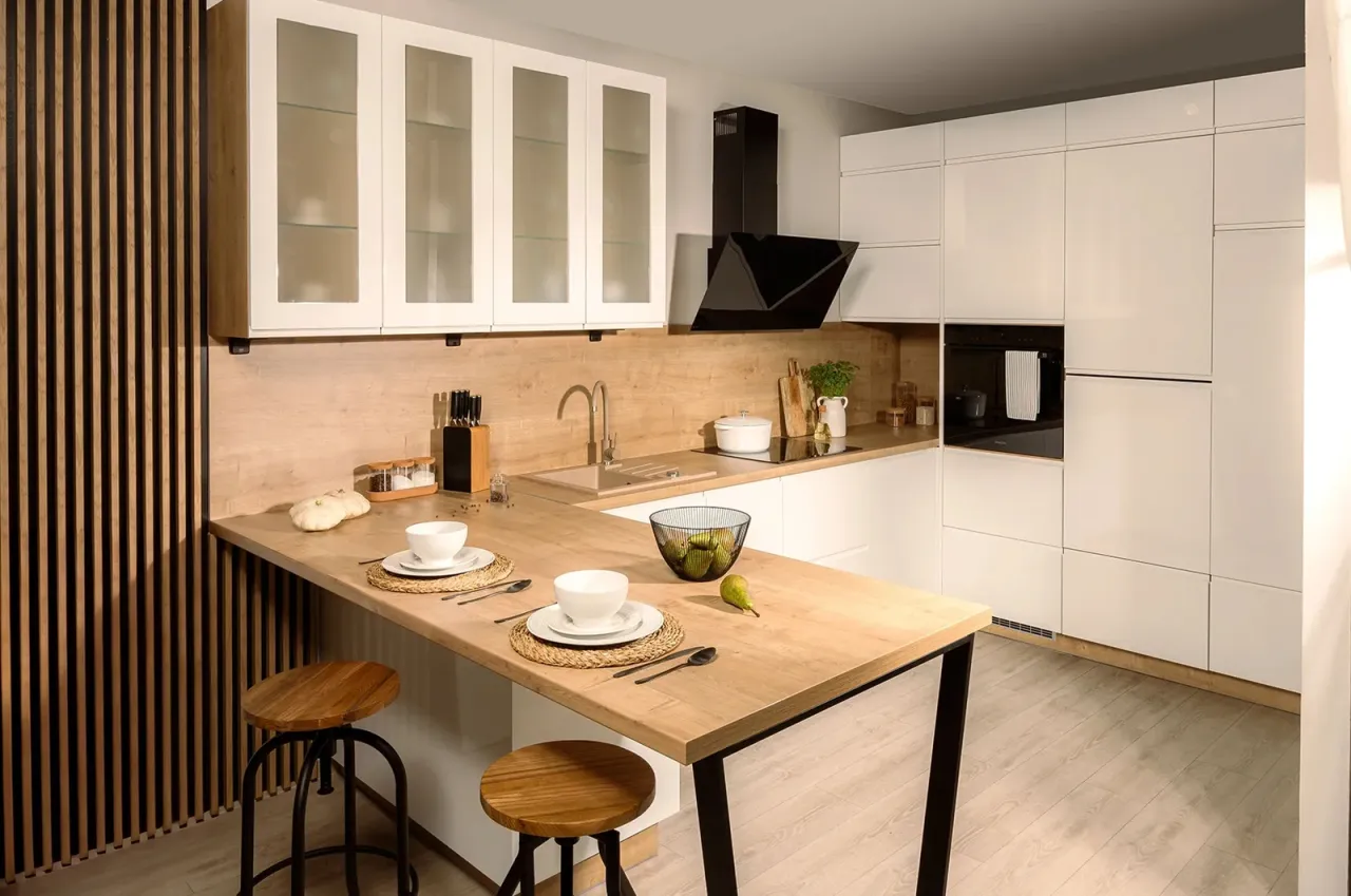 Materiały na ścianę nad blatem w kuchni