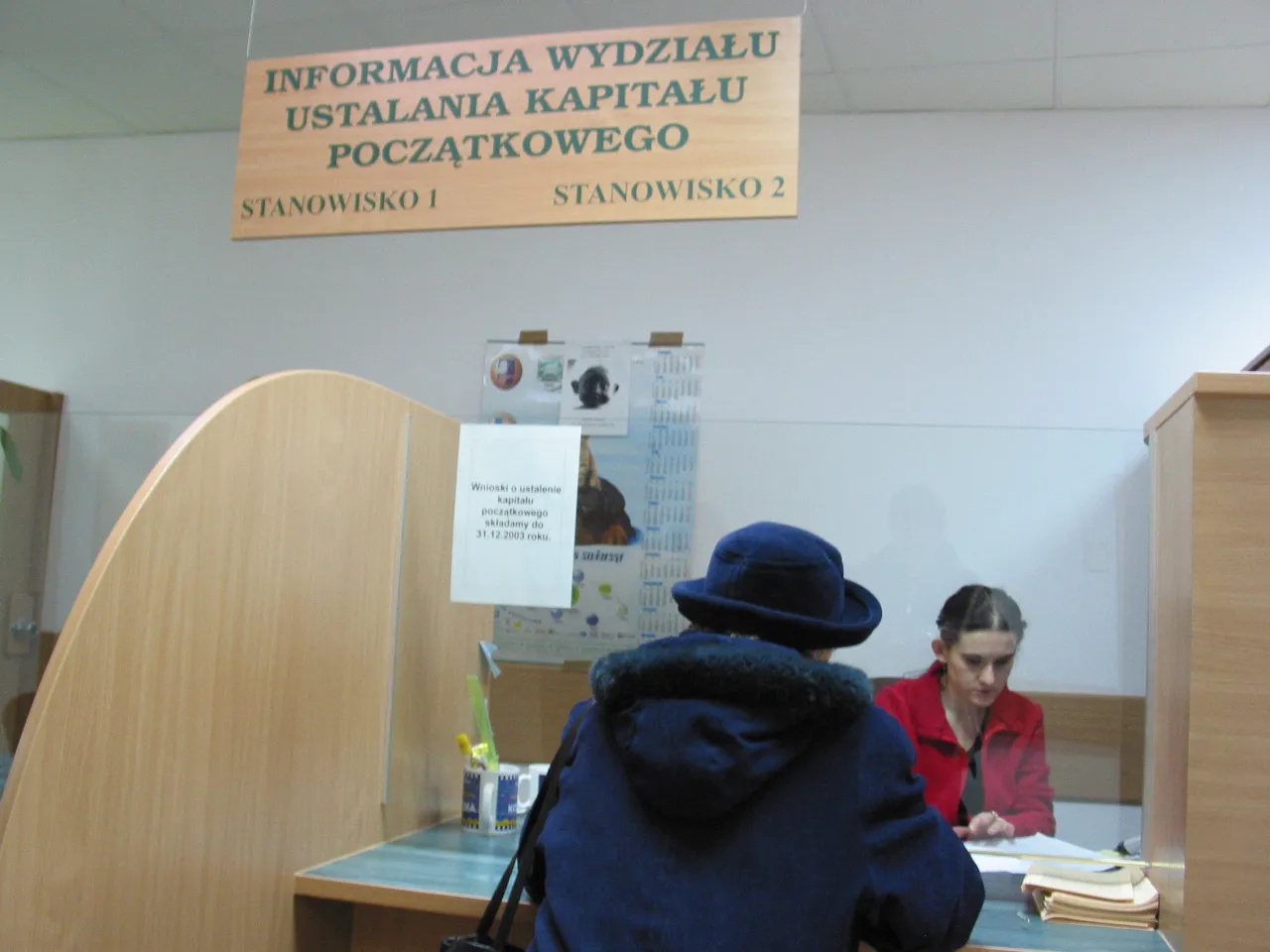 kalendarz z zaznaczonymi datami i symbol emerytury