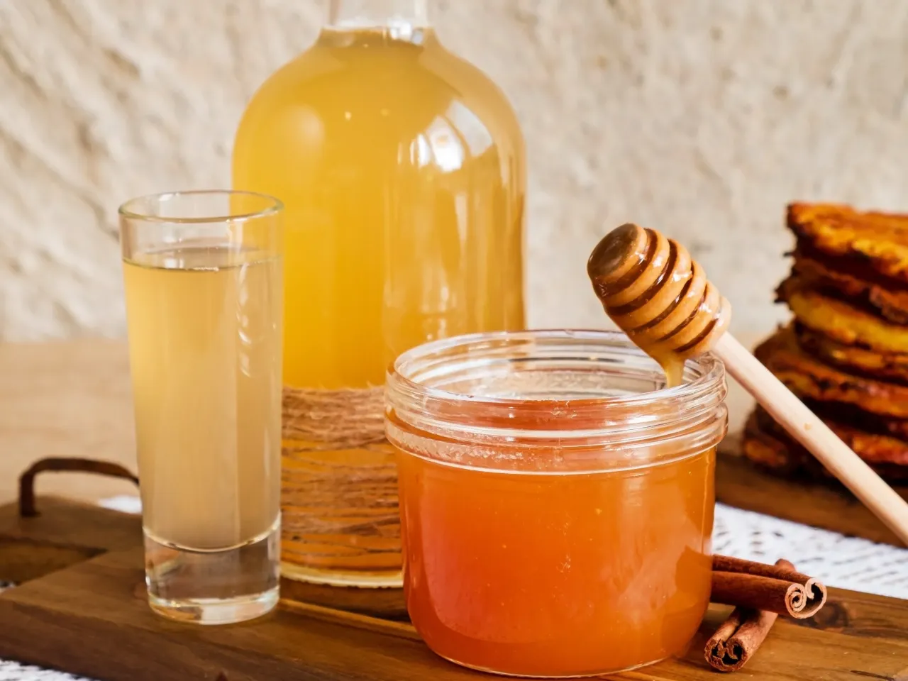 składniki do nalewki miodowej, proces przygotowania nalewki