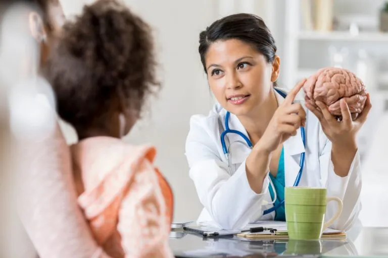 neurolog dziecięcy konsultacja z rodzicami zesp&oacute;ł Tourette'a