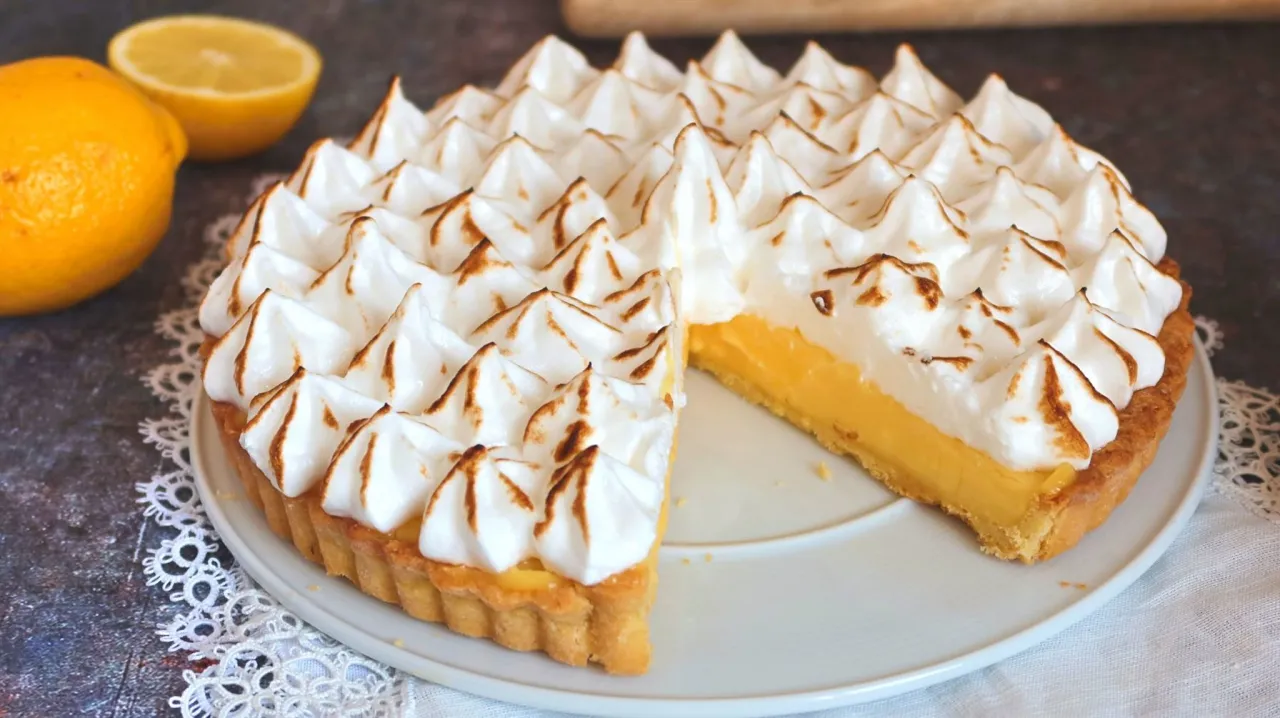 Tarta de limón y merengue casera
