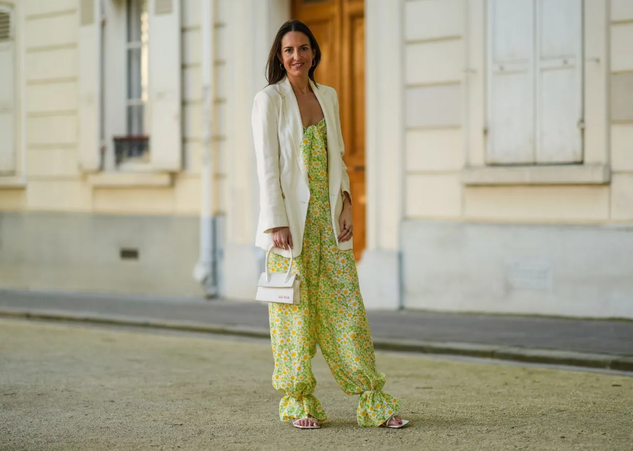 damski garnitur pastelowy na komunię, elegancki kombinezon na komunię