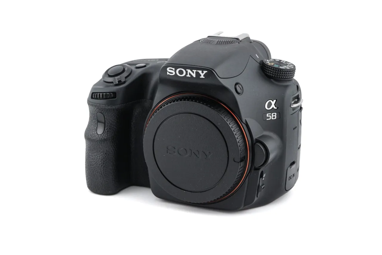 Sony A58 body with kit lens