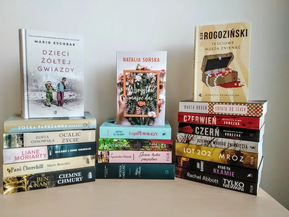 otwarta książka z piękną okładką literatura piękna