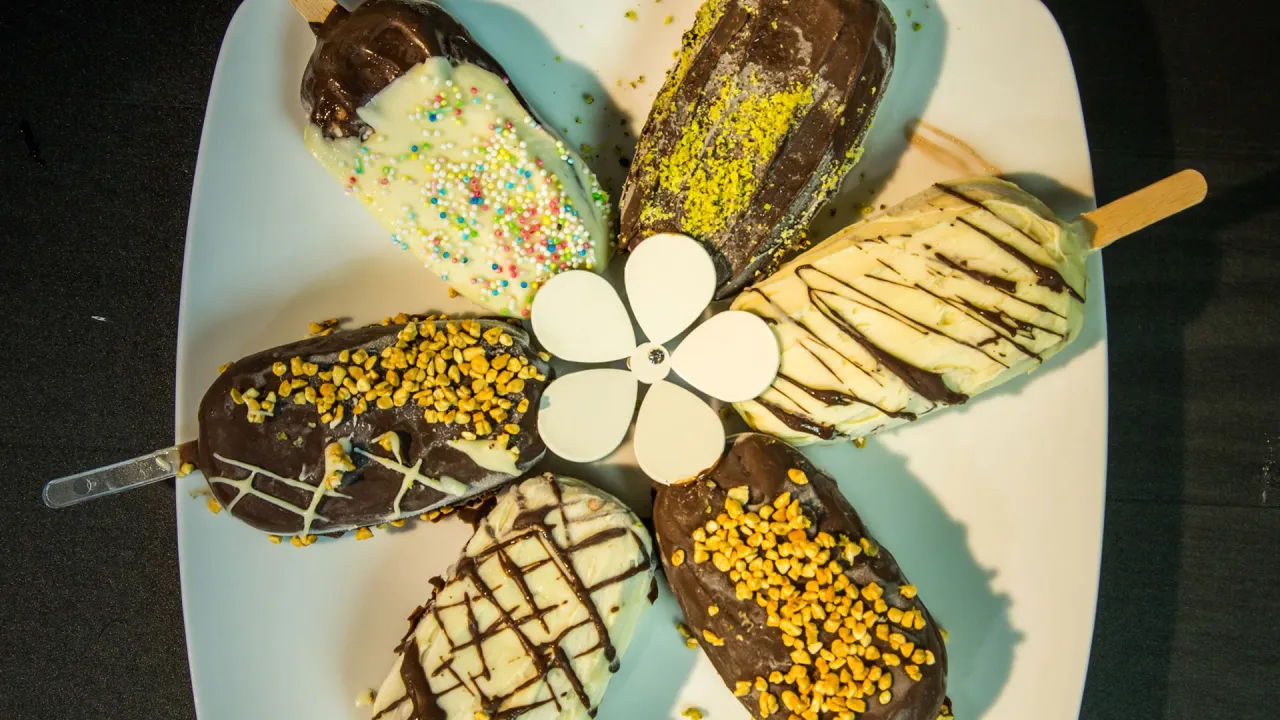 Gelato alla banana istantaneo e mousse al cioccolato e banana