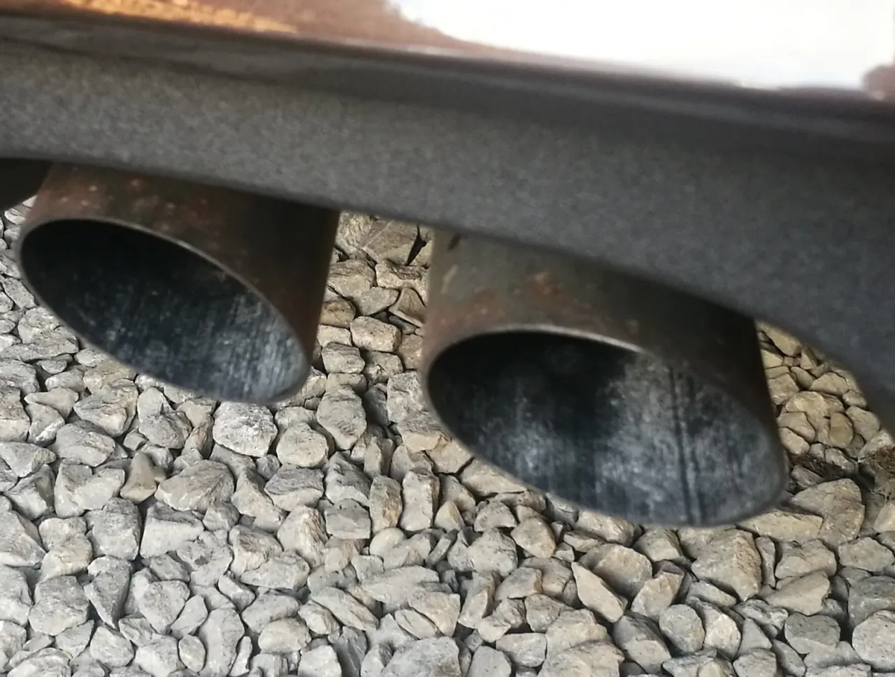 czysta końcówka wydechu DPF vs brudna