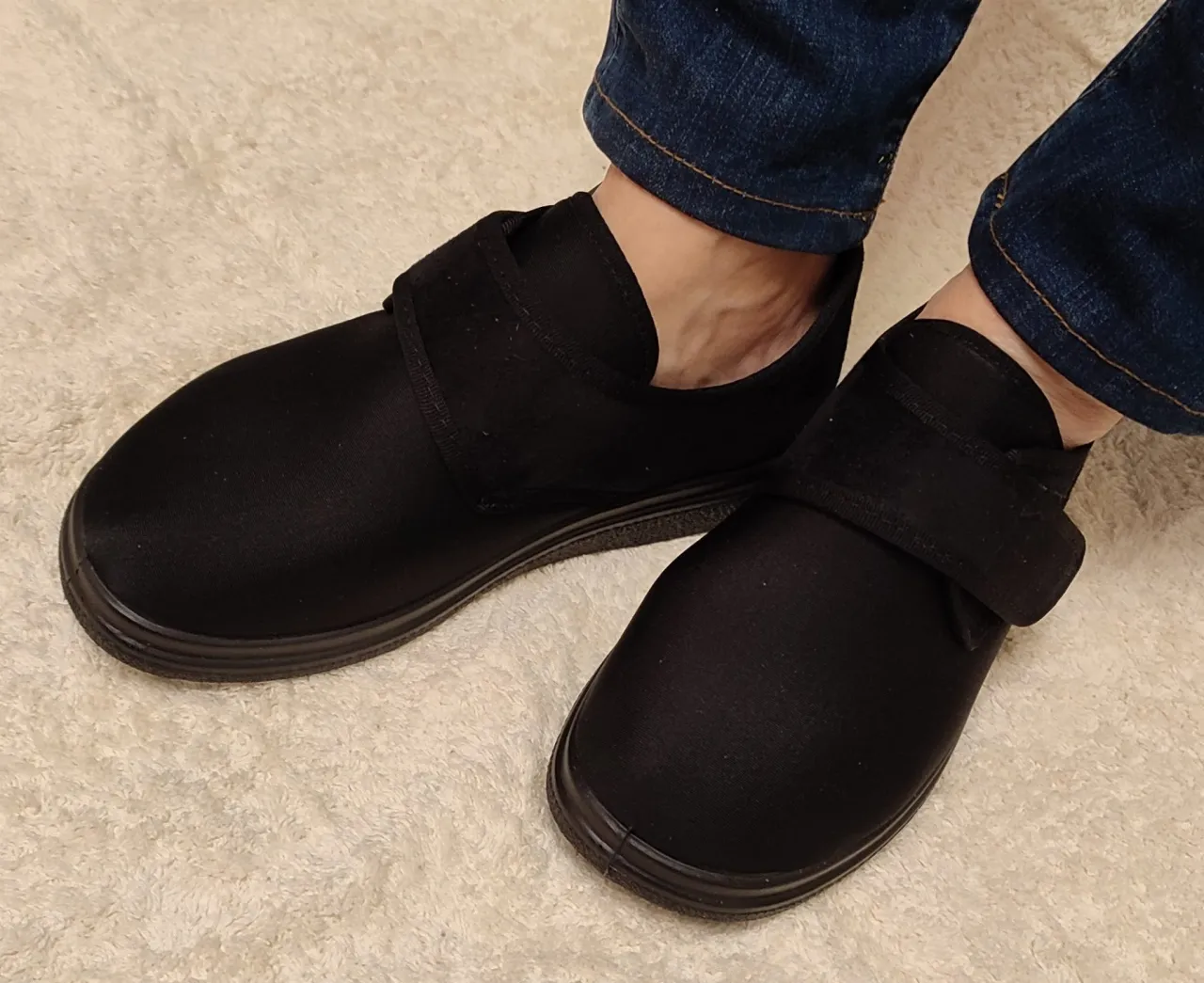 Zdjęcie Jakie buty na haluksy damskie zapewnią komfort i wsparcie stóp?