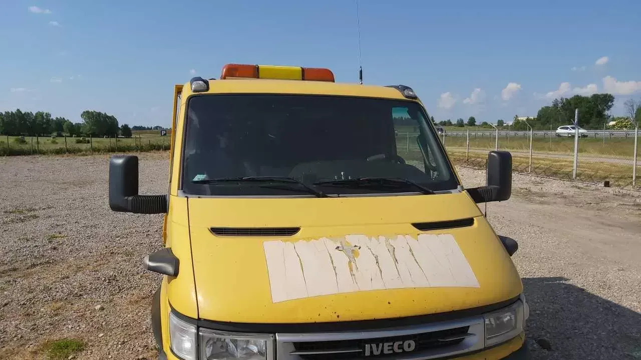 ż&oacute;łte sygnały błyskowe holowanie