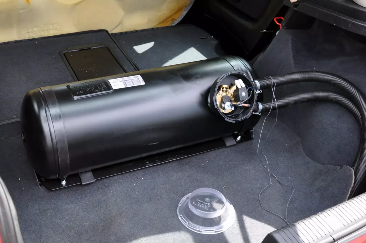 zbiornik lpg w samochodzie