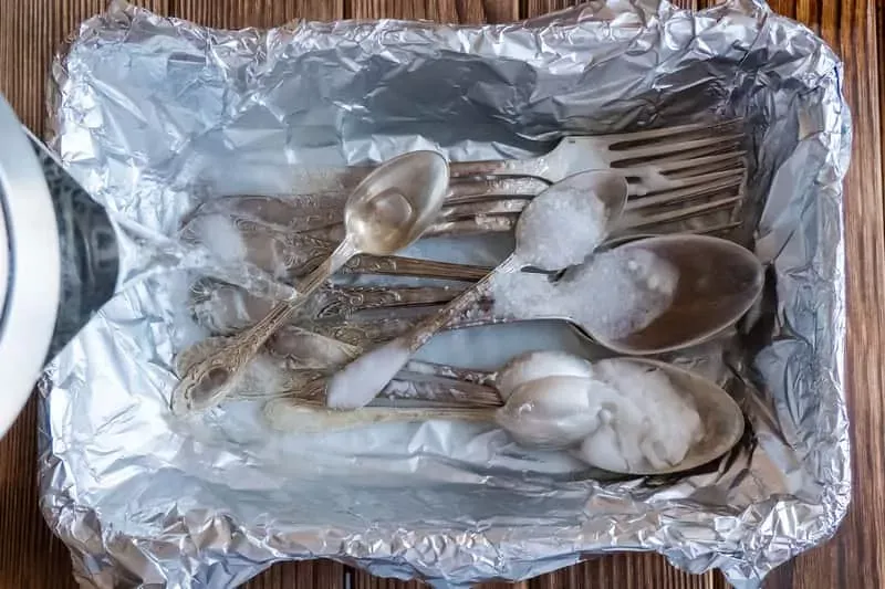 czyszczenie srebra folia aluminiowa soda