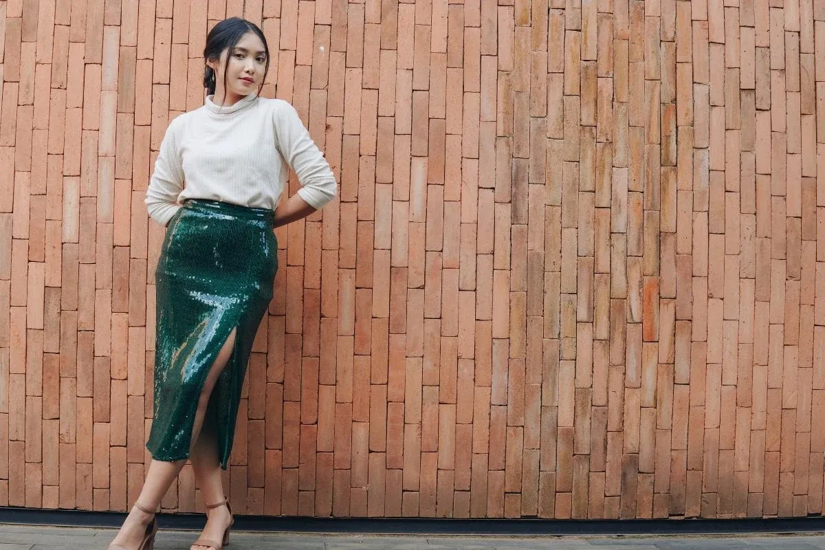 błędy stylizacyjne cekinowa sp&oacute;dnica