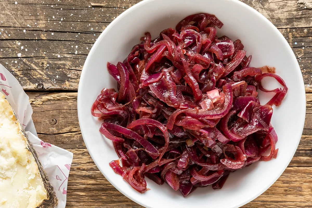 Cipolle caramellate in padella