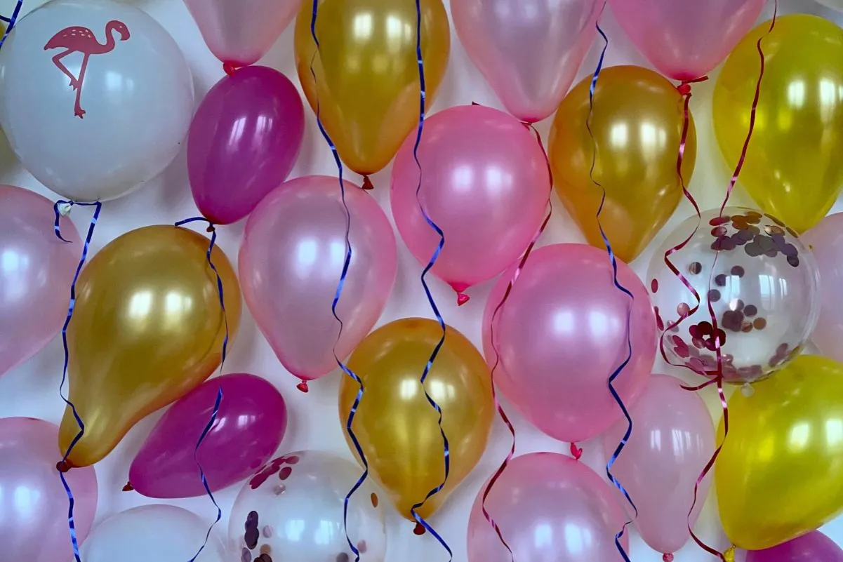 r&oacute;żne rodzaje balon&oacute;w lateksowych i foliowych