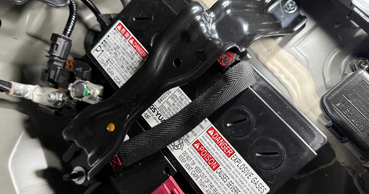 Toyota Prius rozładowany akumulator 12V objawy