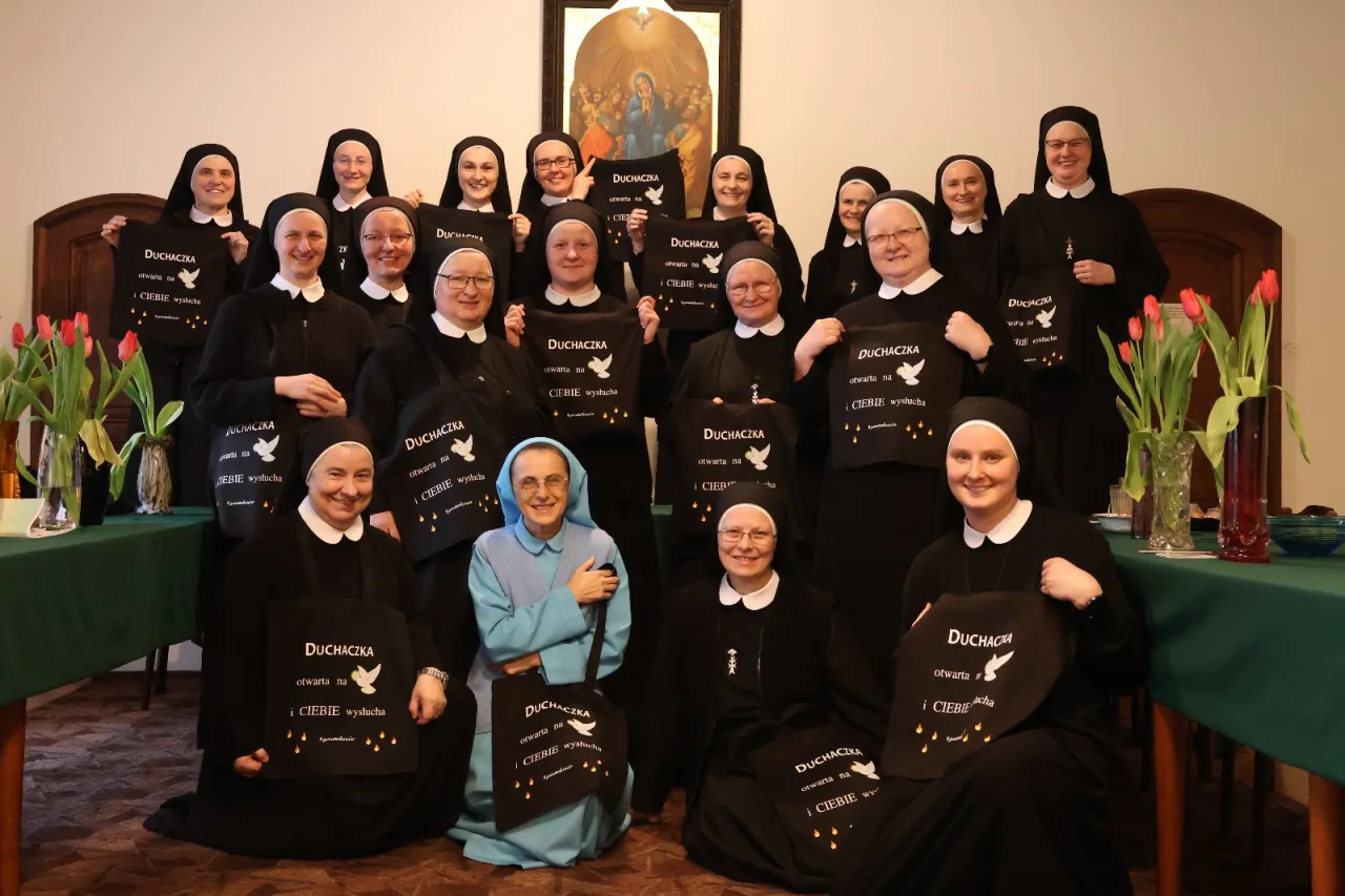 R&oacute;żne charyzmaty zakon&oacute;w żeńskich