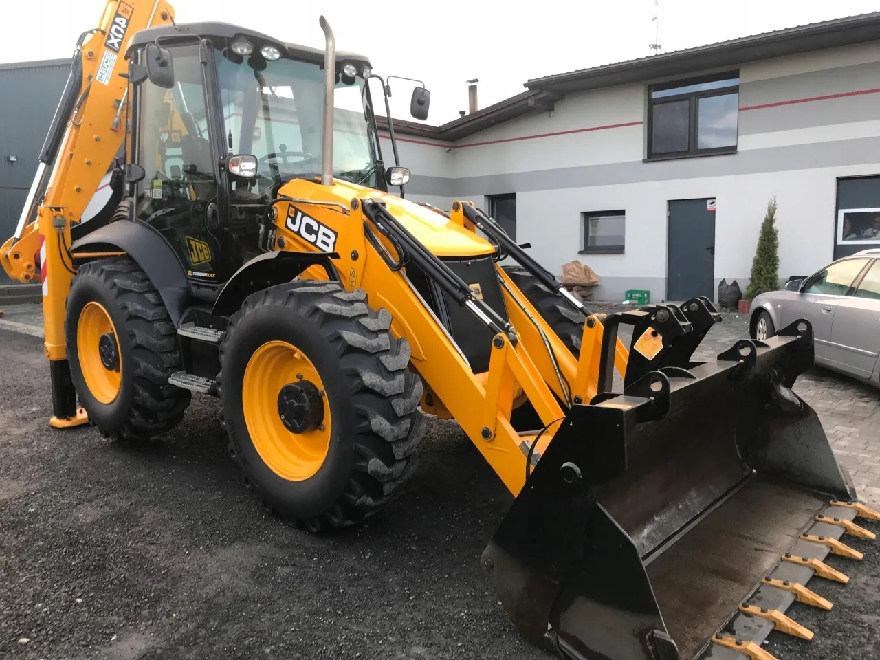 popularne modele koparko-ładowarek JCB CAT Case