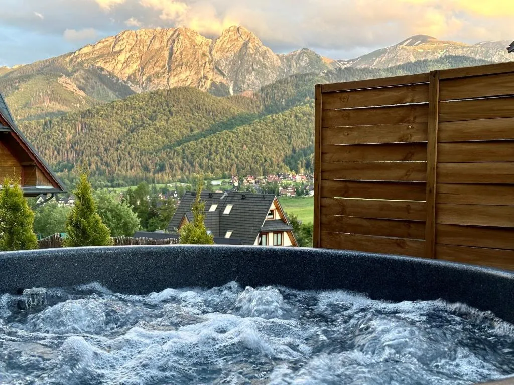 Jacuzzi z widokiem na góry