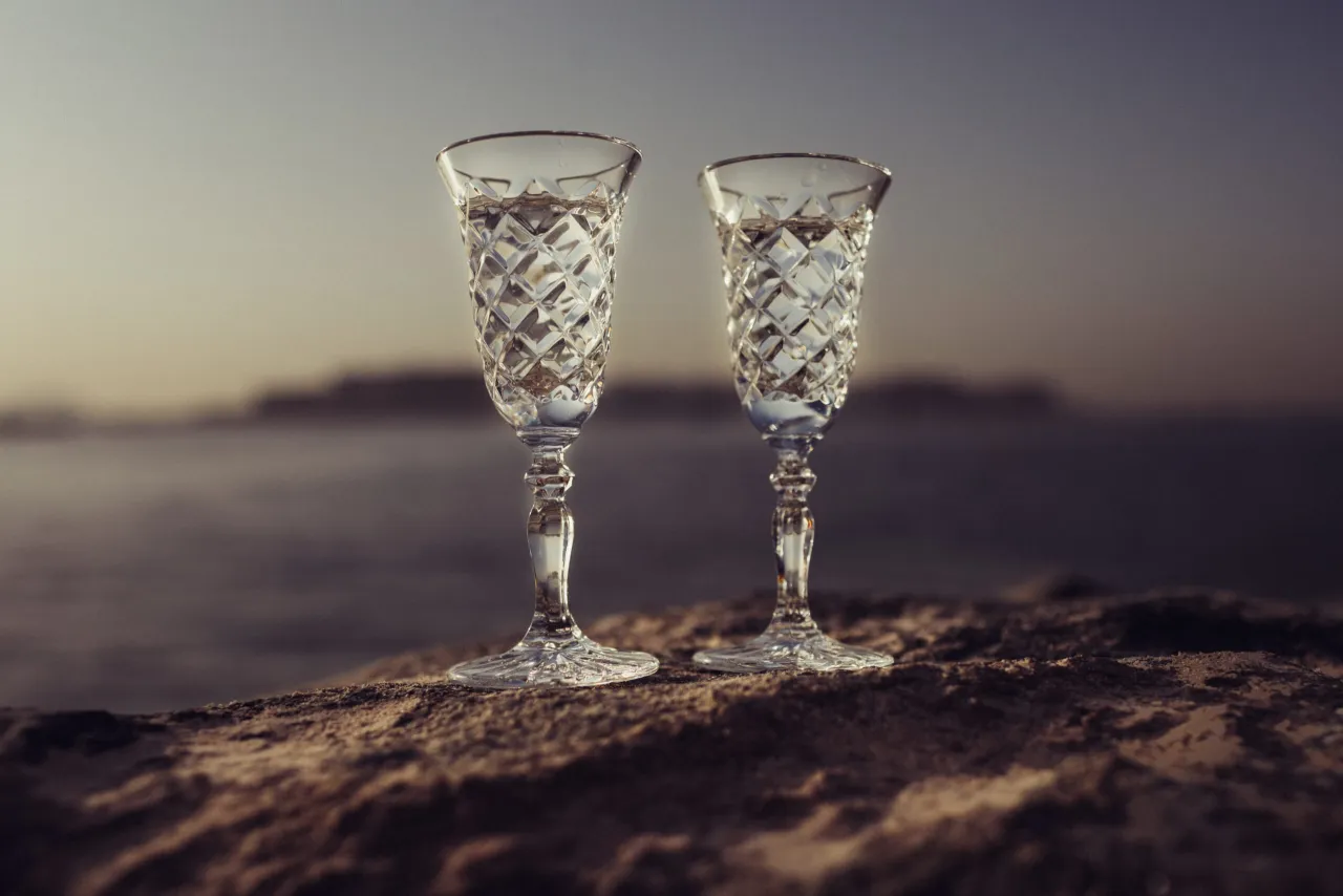 Zestawy prezentowe w&oacute;dka kieliszki grawerowana butelka