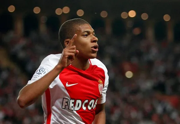 Kylian Mbapp&eacute; młody Monaco