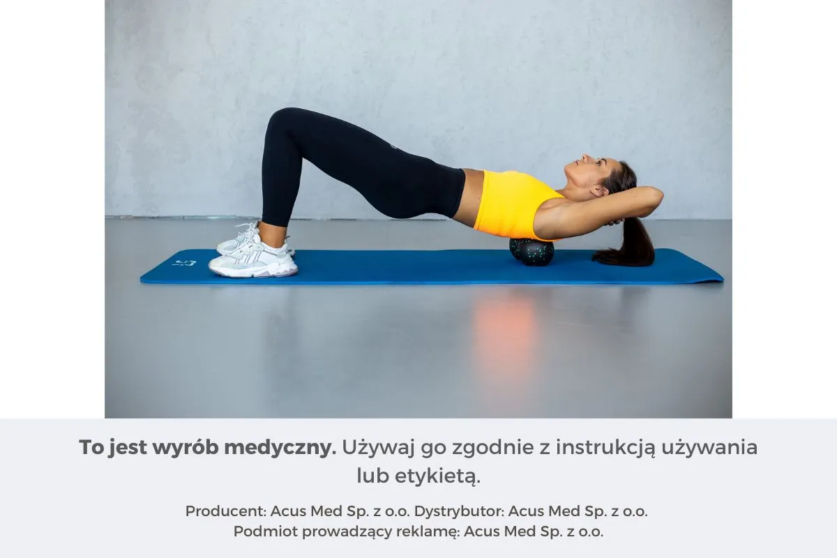 osoba używająca rollera przed treningiem, rozgrzewka