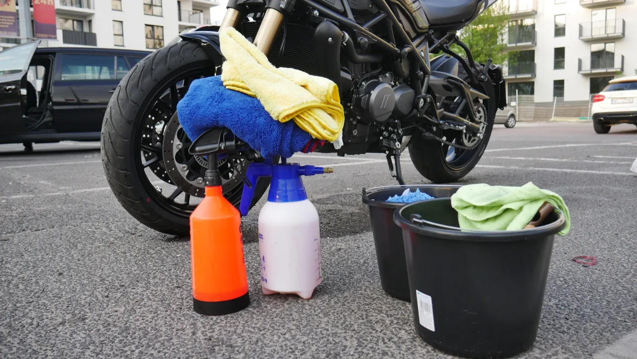 wrażliwe punkty motocykla do mycia