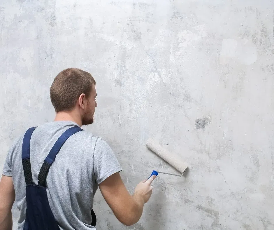 Przygotowanie ściany pod malowanie farbą strukturalną