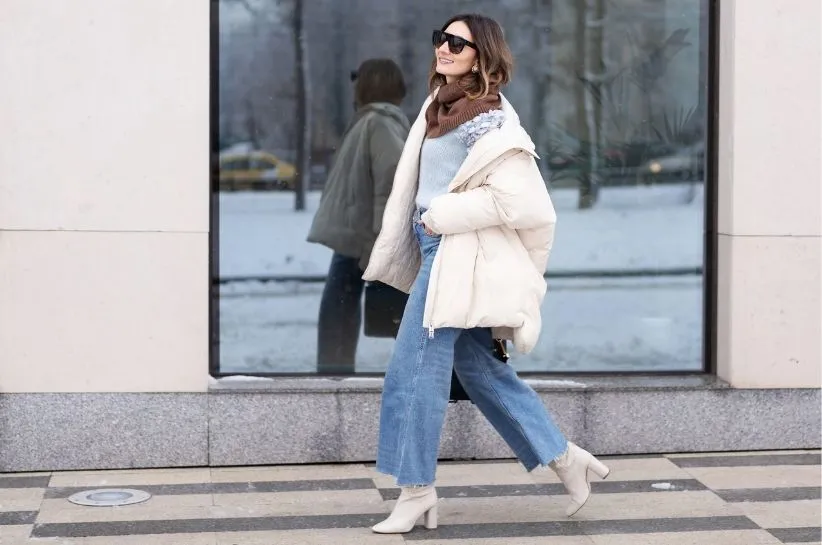 stylizacje z jeansowymi dzwonami i dopasowaną g&oacute;rą