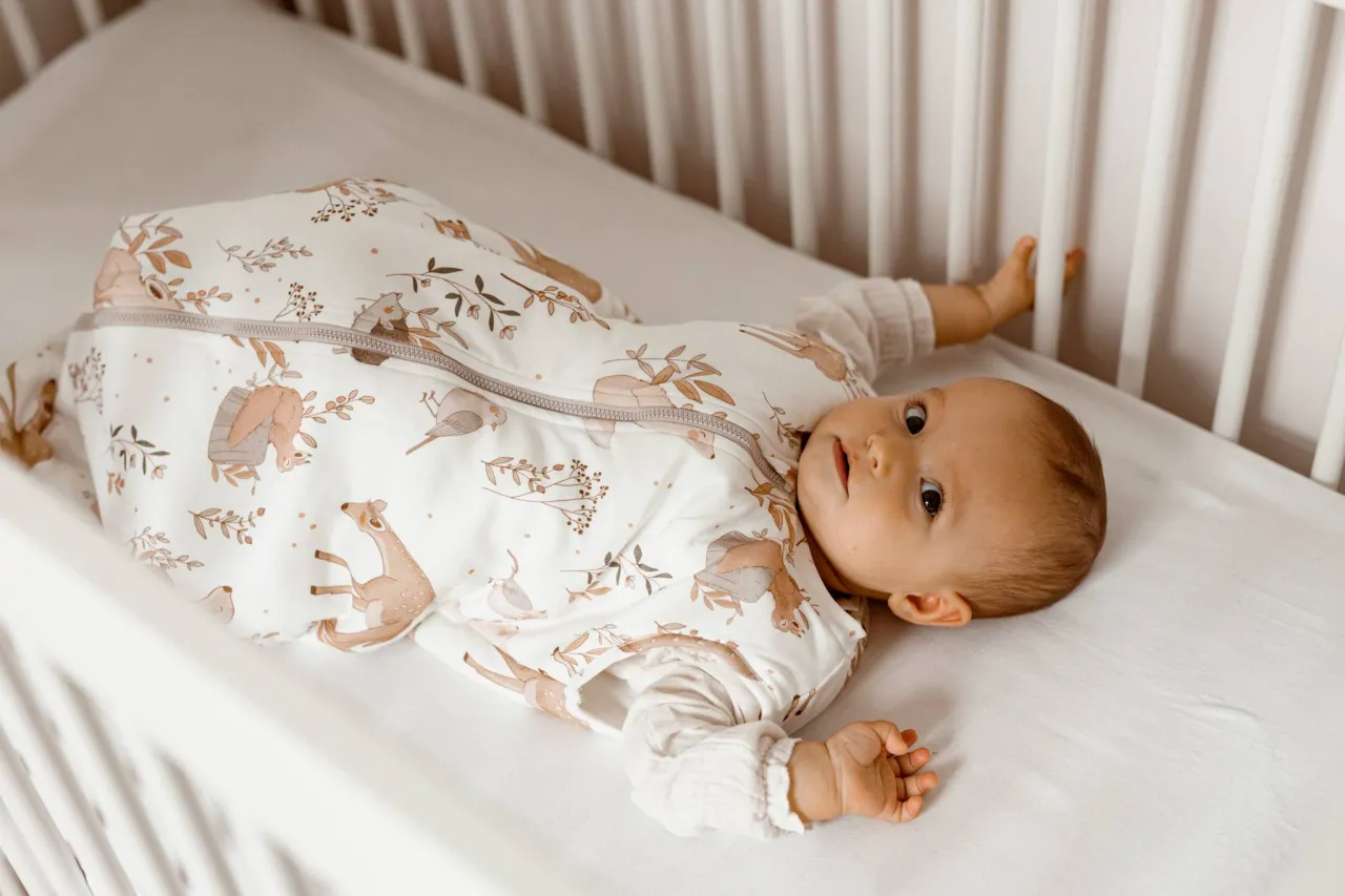 Śpiworek do spania dla niemowlaka bezpieczny
