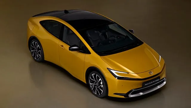 Toyota Prius 2023 dach solarny
