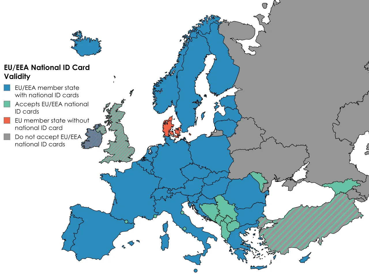 dow&oacute;d osobisty i paszport na tle mapy Europy