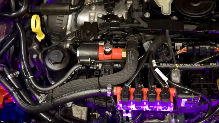 nowoczesna instalacja LPG w komorze silnika