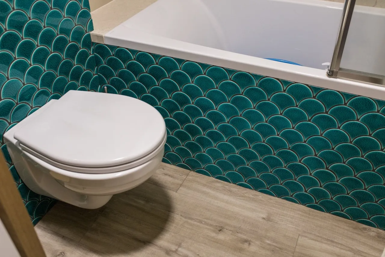 Panele winylowe w łazience na stare płytki