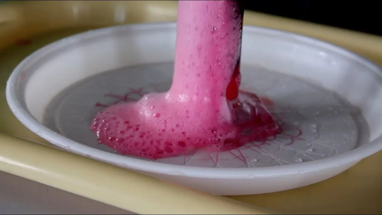 domowy wulkan chemiczny eksperyment