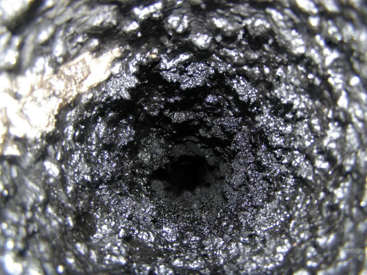 skutki palenia mokrym ekogroszkiem korozja kocioł sadza