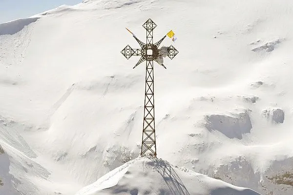 Budowa krzyża na Giewoncie stare zdjęcia