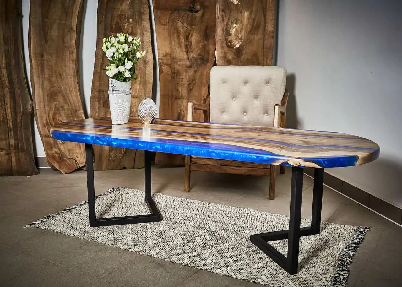 stół river table z żywicy epoksydowej