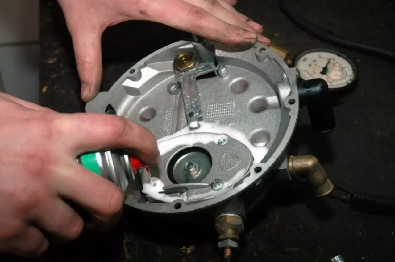 Uszkodzony parownik LPG, objawy awarii reduktora, problemy z silnikiem na gazie