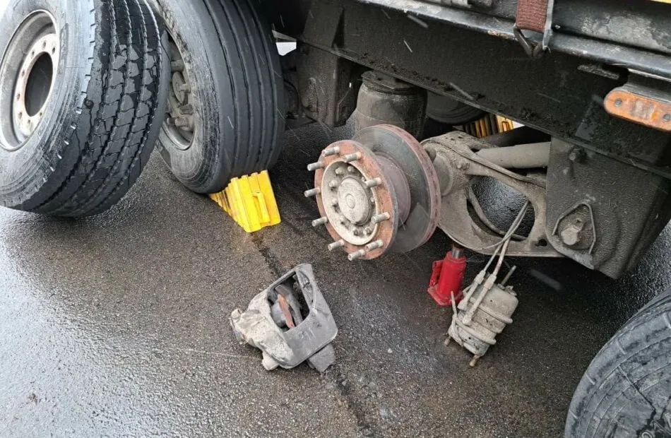 Konserwacja układu hamulcowego ciężarówki