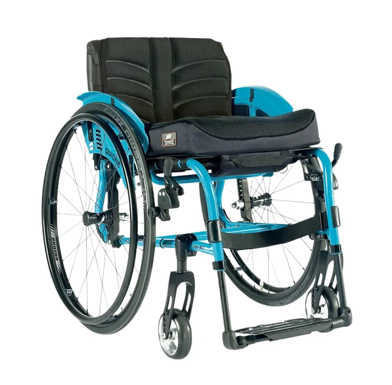 różne typy wózków inwalidzkich składanych i ze sztywną ramą