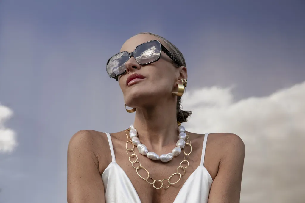 Nowoczesne naszyjniki perły barokowe stylizacje