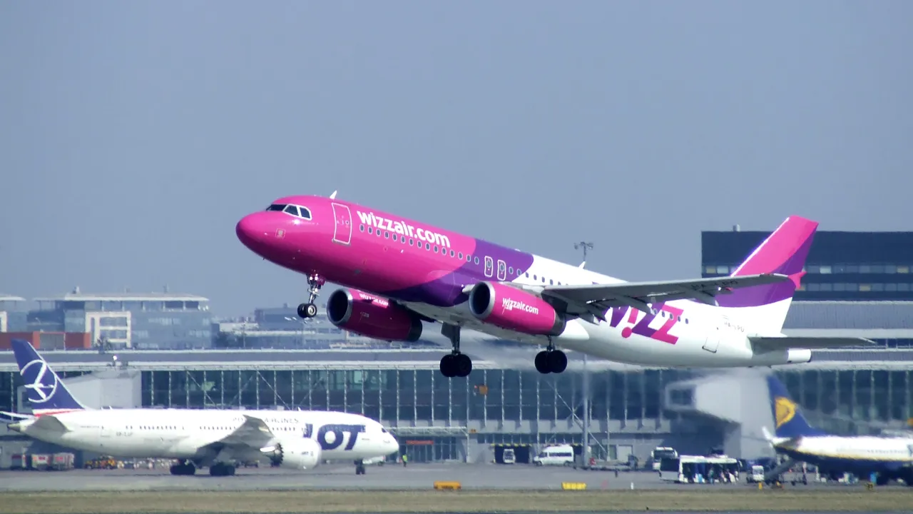 Samolot startujący z lotniska