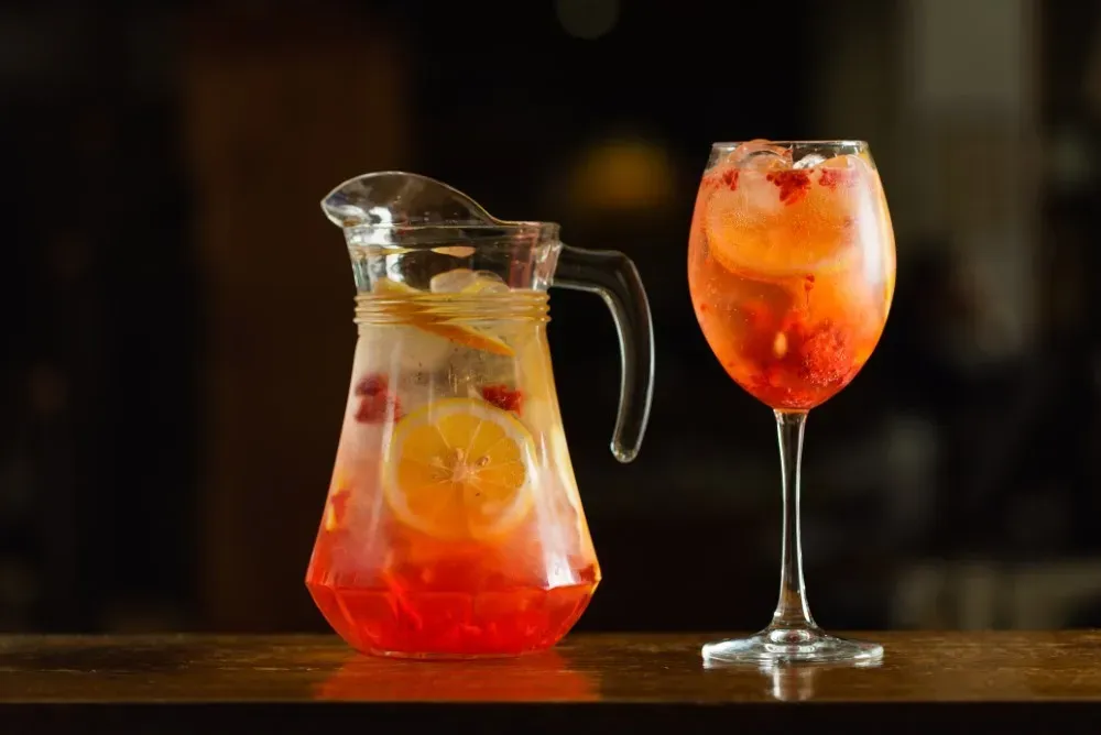 Kolorowe drinki bezalkoholowe z grenadiną