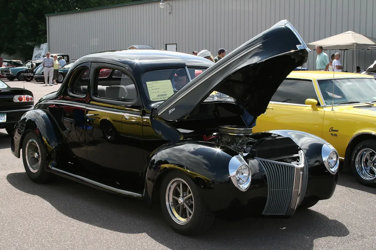 grafika por&oacute;wnująca koszty tuningu auta