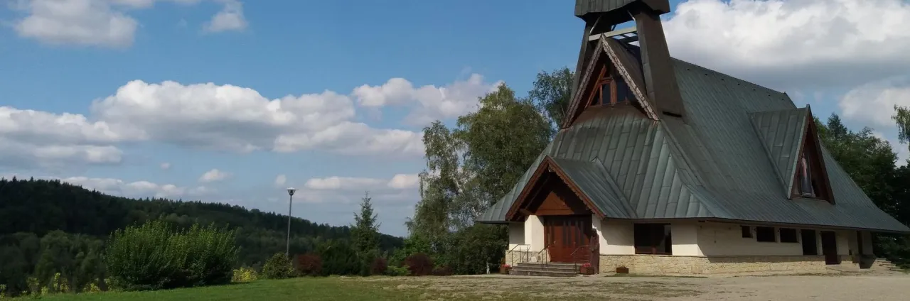 Sanktuarium Dominikan&oacute;w Jamna Skamieniałe Miasto Jezioro Rożnowskie