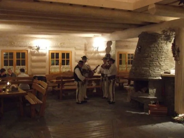 Tradycyjna karczma g&oacute;ralska Zawoja wnętrze